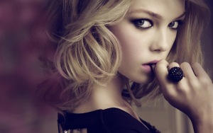 blonde_face_eyes_girl_88756_300x188.jpg